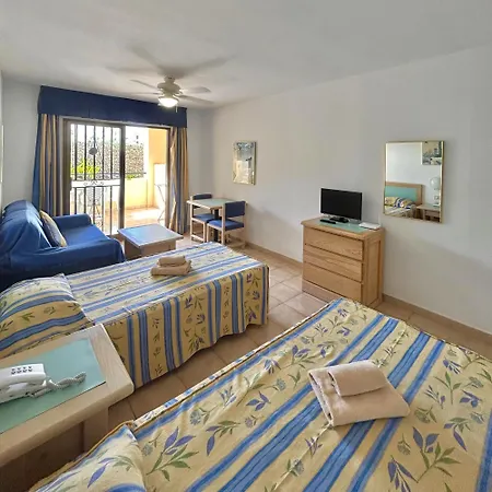 In Castle Harbour, Cristianos C003 * Лос Кристианос