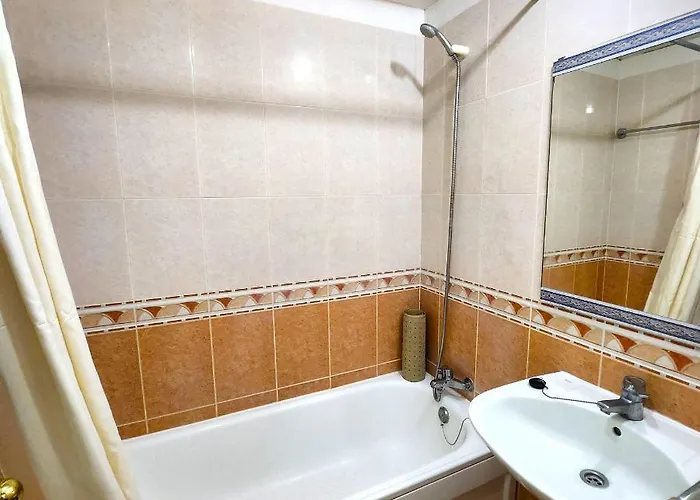 In Castle Harbour, Cristianos C003 로스크리스티아노스