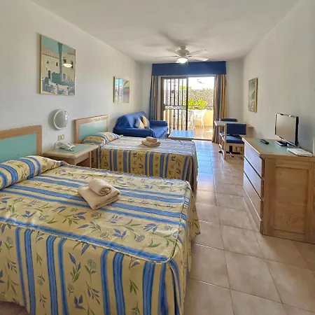 In Castle Harbour, Cristianos C003 * לוס כריסטיאנוס